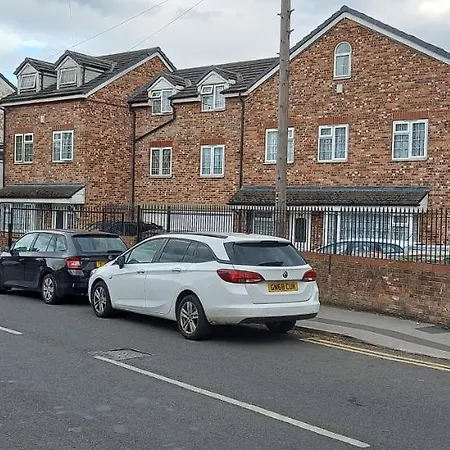 Hall 3 * Leeds (West Yorkshire)